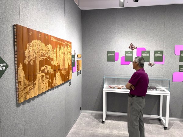 大通速配 “大师级”作品竟出自罪犯之手！这场展览带你见证大墙内的艺术传承