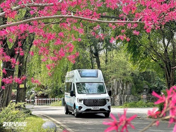 豪配投资 四口之家的旅行乌托邦！飞翔福特 T8 舒野二号解锁房车旅居新体验